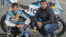 JEZDEC A MANA�ER. Talentovaný Oliver König (vlevo) je pod dozorem zku�eného...