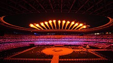 Ohňostroj na konci závěrečného ceremoniálu letních olympijských her 2020....