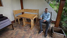 Designer a nábytká� Jakub B�ezina z �eskomoravské vyso�iny o vlastním lese...