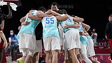 Slovinští basketbalisté se radují ze čtvrtfinálového vítězství nad Německem,