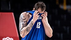 eský basketbalista Ondej Balvín v zápase se Spojenými státy