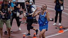 Italský výka Gianmarco Tamberini oslavuje olympijské zlato.