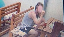 Mu�e, který opakovan� utekl z podnik� bez placení, zachytila kamera. Policisté...