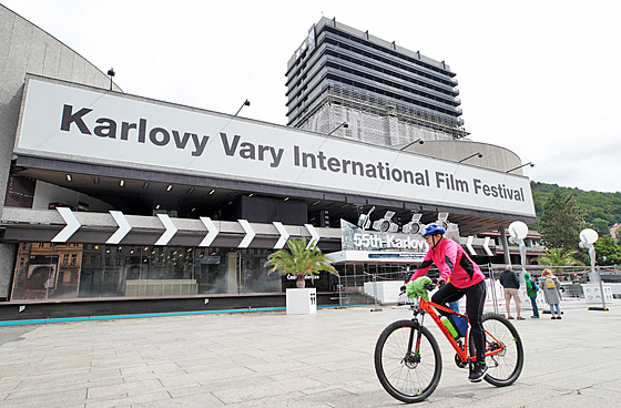 Pípravy na 55. Mezinárodní filmový festival Karlovy Vary, který zaíná v...