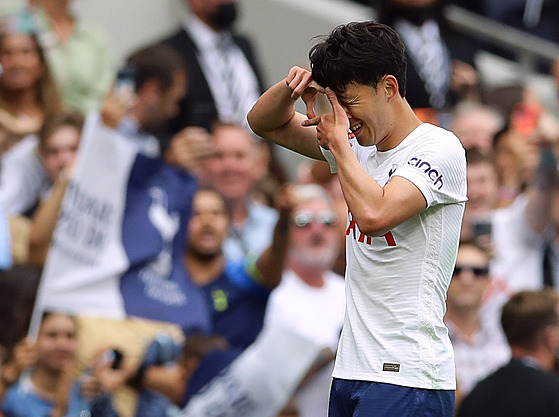 Son Hung-min z Tottenhamu slaví svj gól proti Manchesteru City.