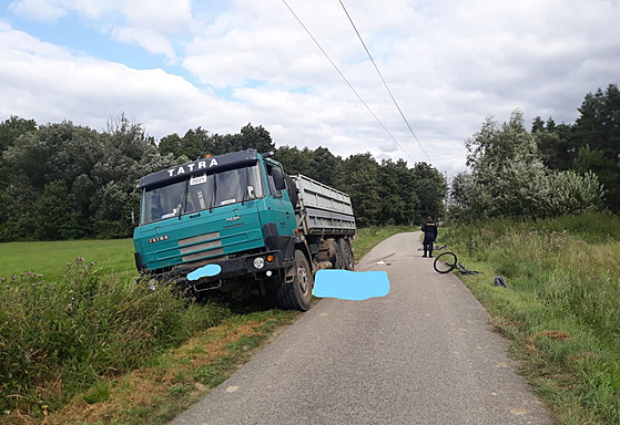 Žena spadla pod kola nákladního vozidla značky Tatra u obce Modlešovice na...