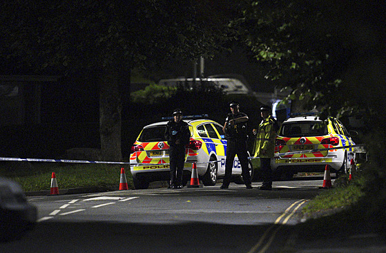 Policie blokuje dopravu v anglickém m�st� Plymouth, kde ve �tvrtek ve�er do�lo...