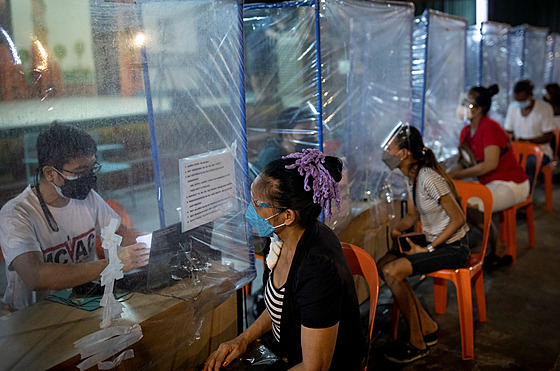 Okovací centrum v hlavním mst Filipín Manila je oteveno 24 hodin denn....