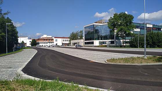 Velké záchytné parkovit u krajské knihovny v Havlíkov Brod nabízí 126...