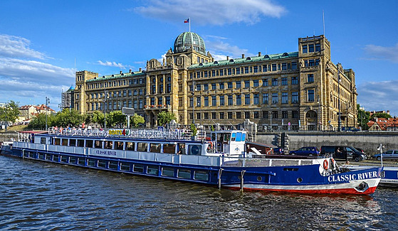 Ministerstvo pr�myslu a obchodu.