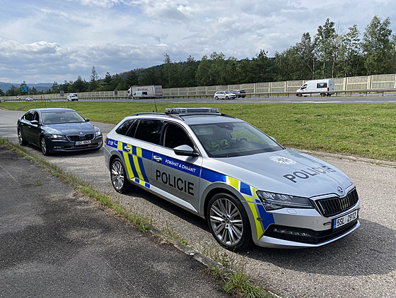 Stedoeská policie pedstavila v Beroun první vz koda Superb v barvách...