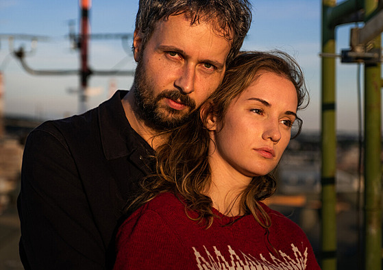 Martin Ky�perský a Eli�ka K�enková ve filmu Mar�anské lod�