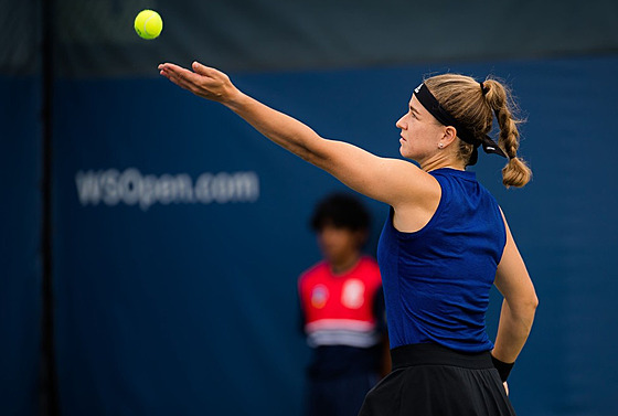 Karolna Muchov na turnaji v Cincinnati