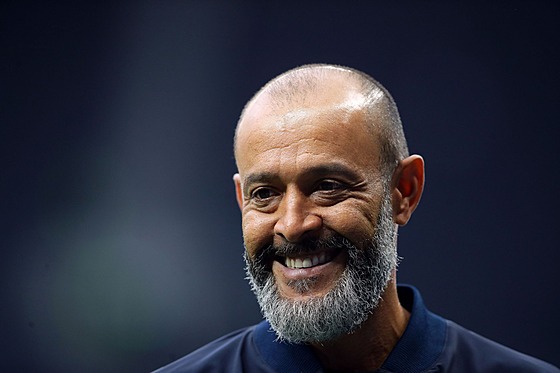 Vysmátý Nuno Espírito Santo, trenér fotbalist Tottenhamu, si vychutnává...