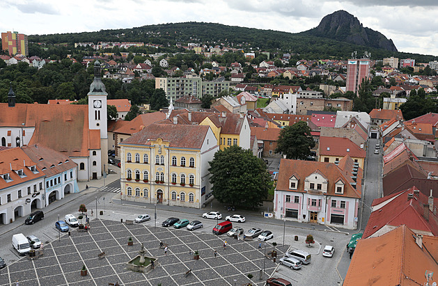 Hlavně ne obchodníky s chudobou. Bílina dá mladým peníze na úroky z hypoték