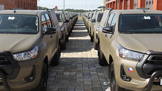 Armádu trápí závady u terénních vozů Hilux. Výměnu součástek zajistí výrobce