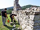 Cel minul tden pracovali archeologov v ruinch kostela svatho Mikule pod...