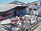 Domy v haitském mst Les Cayes poniené zemtesením (14. srpna 2021)