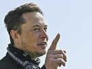 éf Tesly Elon Musk na obhlídce stavenit továrny automobilky u Berlína