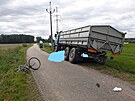 ena spadla pod kola nákladního vozidla znaky Tatra u obce Modleovice na...