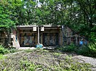 Budovy i bunkry v are�lu b�val� raketov� z�kladny v Mokr�-Hor�kov postupn�...