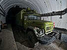 Ve v�t��ch bunkrech b�val� raketov� z�kladny v Mokr�-Hor�kov parkuj� historick�...