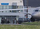 Na letiti v Praze-Kbelích pistálo letadlo s eskými diplomaty, kteí se...
