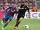 Plzeský útoník Tomá Chorý stíhá soupee z CSKA Sofie v play off Konferenní...