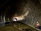 Lid� se mohli pod�vat do p�ipravovan�ho 370 metr� dlouh�ho �elezni�n�ho tunelu...