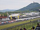 Autodrom Most hldan hradem Hnvn