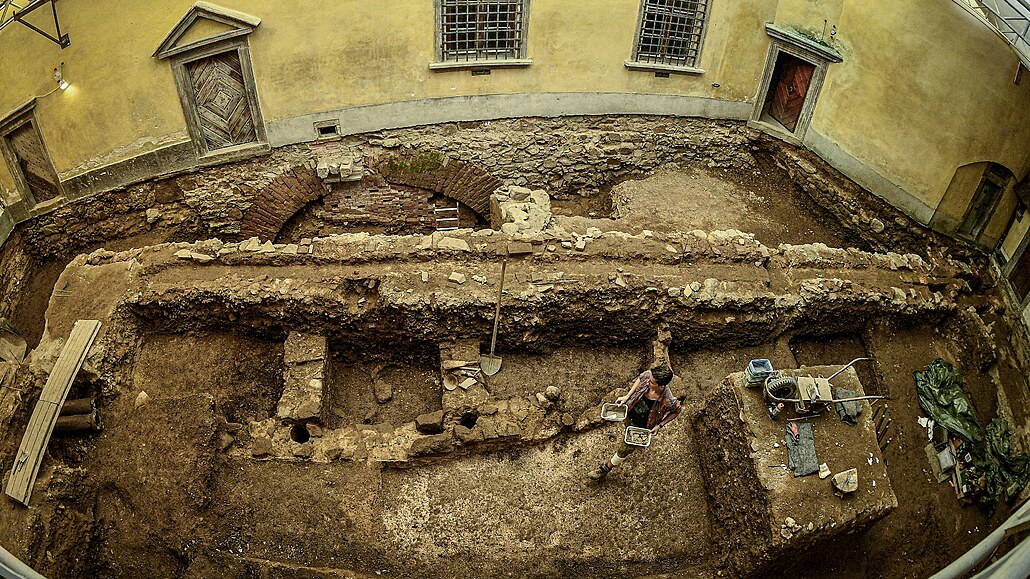 Archeologický pr�zkum na Grab�tejn� potvrdil existenci ran� st�edov�kého...