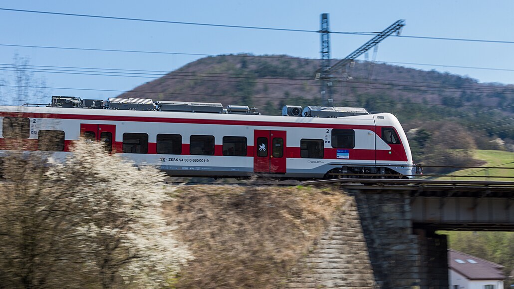 V�echny nízkopodla�ní jednotky plánuje ZSSK nasadit v regionální doprav� v Ko�ickém a Pre�ovském kraji. (13. srpna 2021)