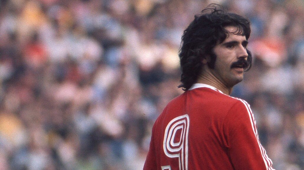 Gerd Müller v dresu Bayernu Mnichov na snímku z roku 1975
