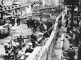Stavba Berlínské zdi (1961)