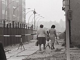 Berlínská zeď na snímku z roku 1961