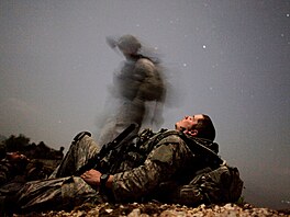 Americká pěchota při plnění noční mise v údolí Pesh v afghánské provincii Kunar...