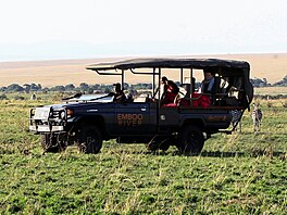 Prvodce v keské národní rezervaci Masai Mara Sylvester Mukenye vyuívá k...