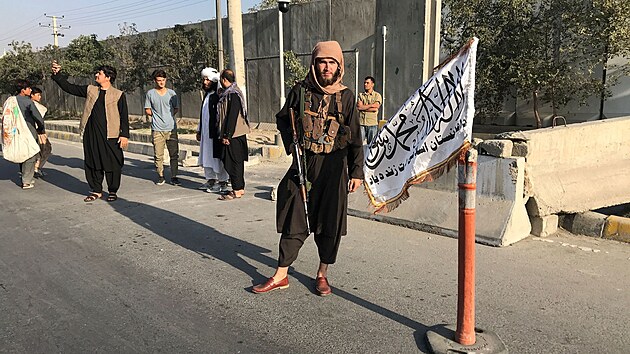 Bojovníci Tálibánu v Kábulu (16. srpna 2021)