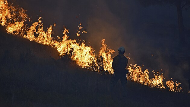 Na území více než deseti států na západě USA dál zuří lesní požáry. Plameny se v posledních hodinách nebezpečně přiblížily k několika městům na jihovýchodě státu Montana, kde úřady evakuovaly tisíce lidí. (11. srpna 2021)