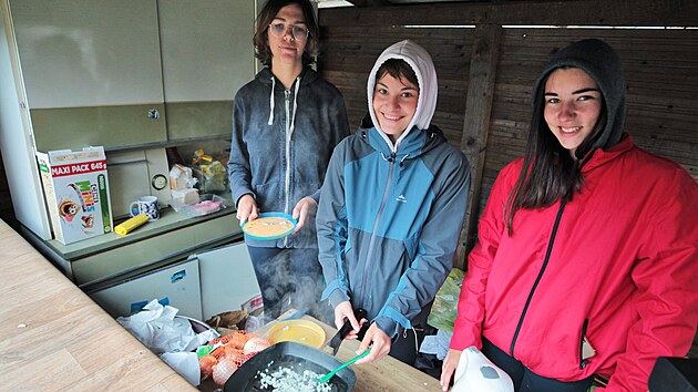 Mezinrodnho dobrovolnickho workcampu na Hauentejn se astn i trojice mladch Francouzek.
