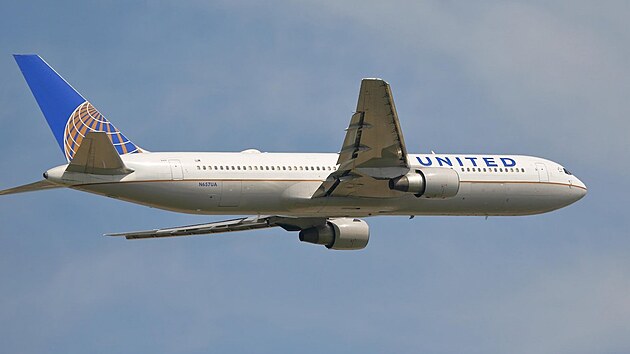United Airlines propustí skoro 600 zaměstnanců. Nenechali se naočkovat