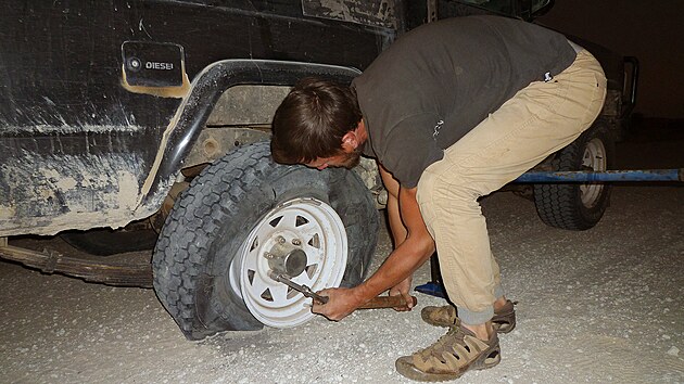 Mjte dostatek pneumatik a opravnou sadu. Defekt si tak mete nechat opravit v nejblim autoservisu. 