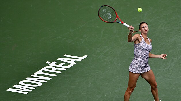 Italka Camila Giorgiov ve finle tenisovho turnaje v Montrealu proti Karoln Plkov