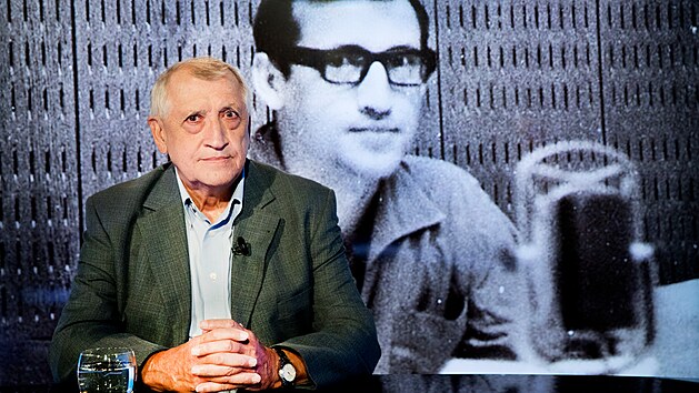 Karel Sedláček rozhlasový hlasatel v srpnu 68, hostem pořadu Rozstřel s moderátorem Vladimírem Vokálem.