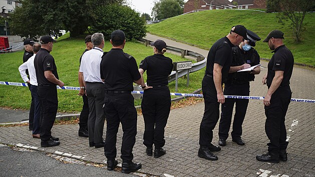 Britsk policie vyetuje stelbu v Plymouthu. (13. srpna 2021)