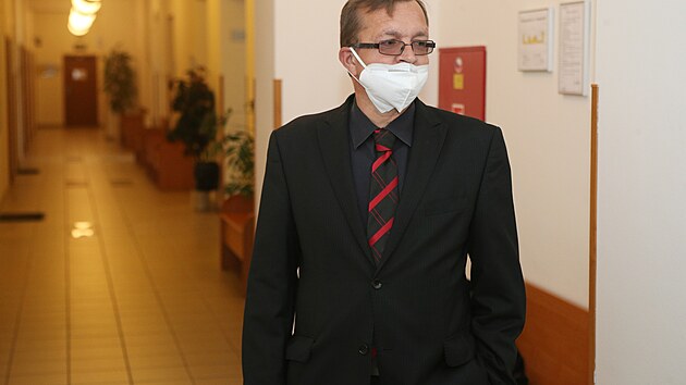 V Plzni začal soud s bývalým poslancem Jaroslavem Škárkou kvůli jeho výrokům o nedonošených dětech.