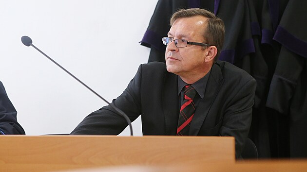 V Plzni zaal soud s bvalm poslancem Jaroslavem krkou kvli jeho vrokm o nedonoench dtech.