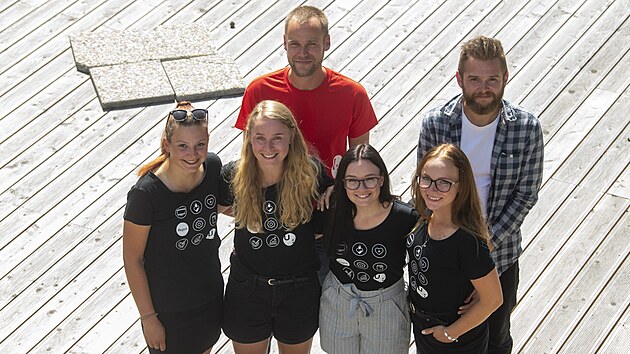 Studenti sociální antropologie Univerzity Pardubice, kteří se vrátili z dvacetidenního pobytu mimo civilizaci v polární oblasti Švédska.