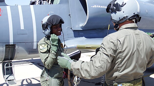 V Centru leteckého výcviku skončil letos i výcvik čtyř nigerijských pilotů včetně jedné pilotky. Své schopnosti procvičovali na proudovém podzvukovém letounu L-39.
