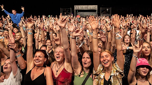 Rock for People Hope v Hradci Králové a fanoušci při koncertu kapely Missio (14.8.2021).